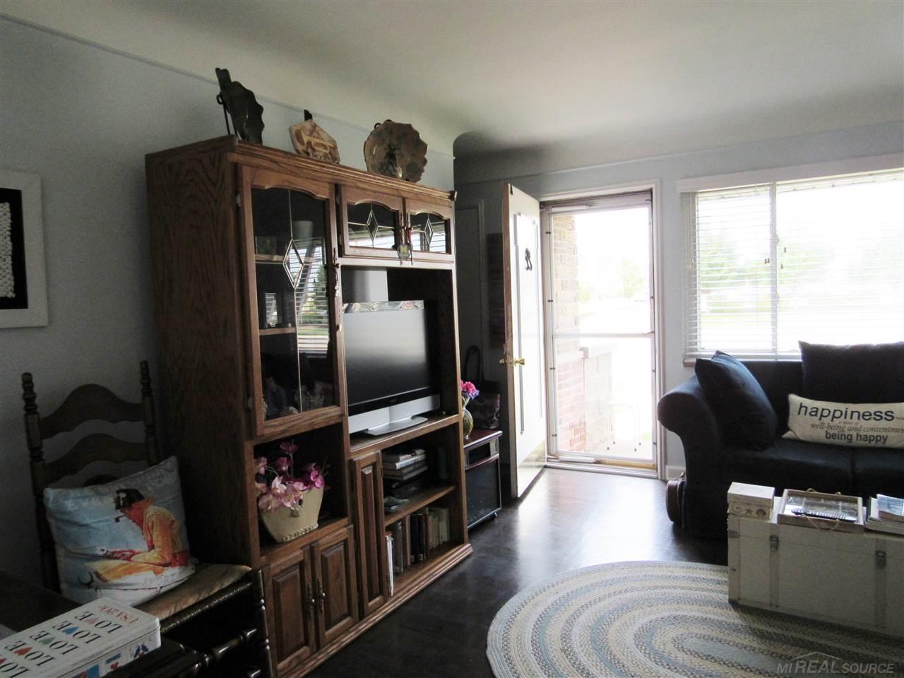 11214 Middlebelt Road Livonia, MI 48150 - Photo 5 of 17