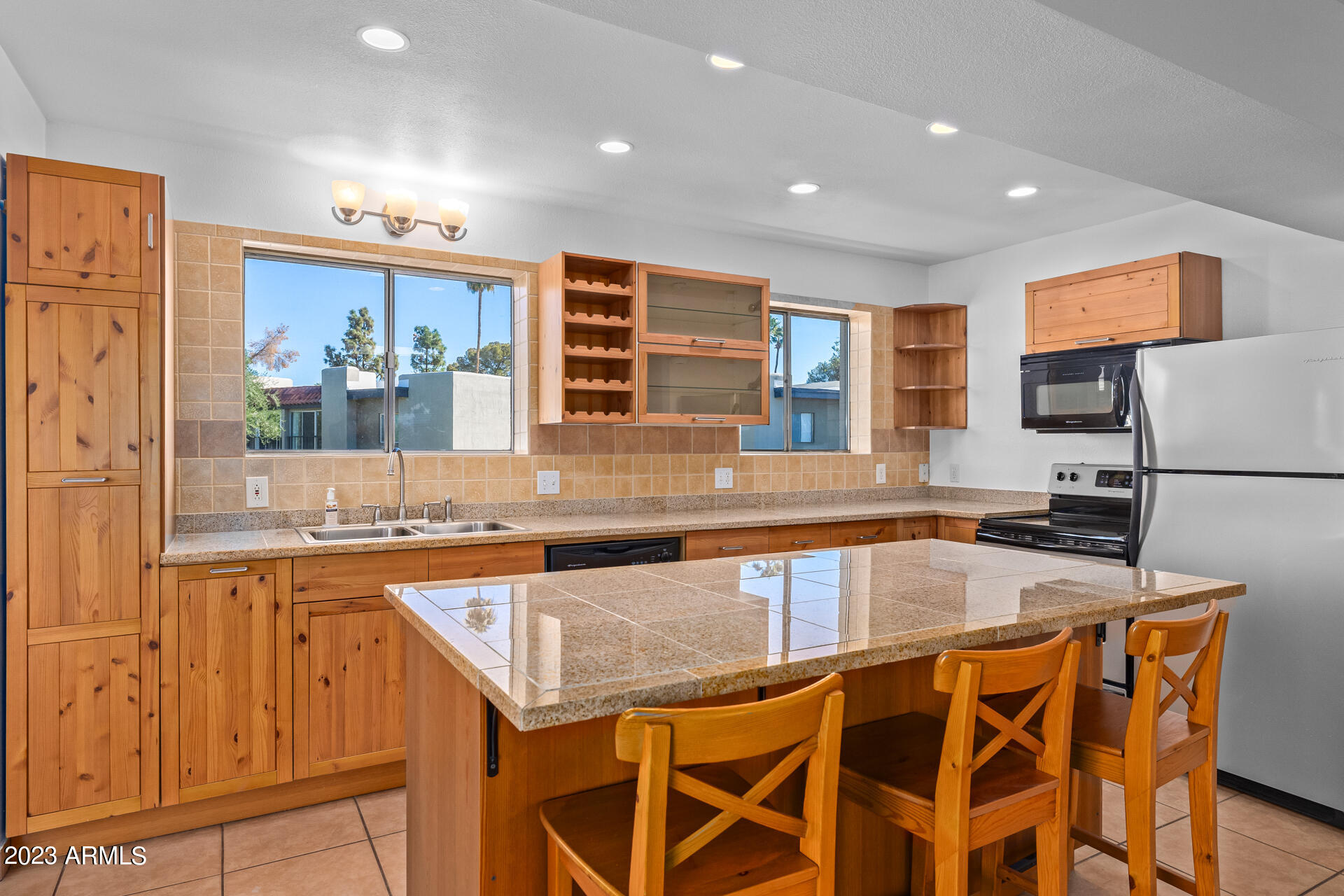 4131 East Camelback Road, Unit 37 Phoenix, AZ 85018 - Photo 3 of 21 15-Camelback