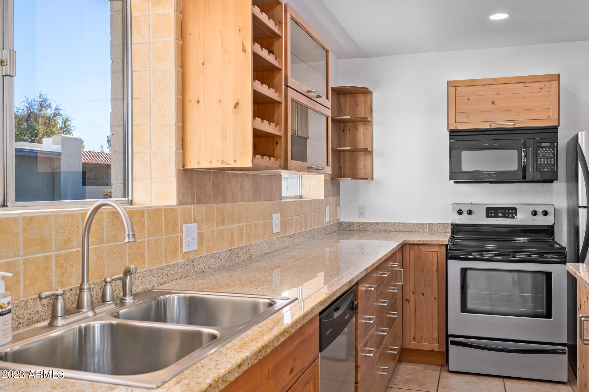 4131 East Camelback Road, Unit 37 Phoenix, AZ 85018 - Photo 5 of 21 17-Camelback