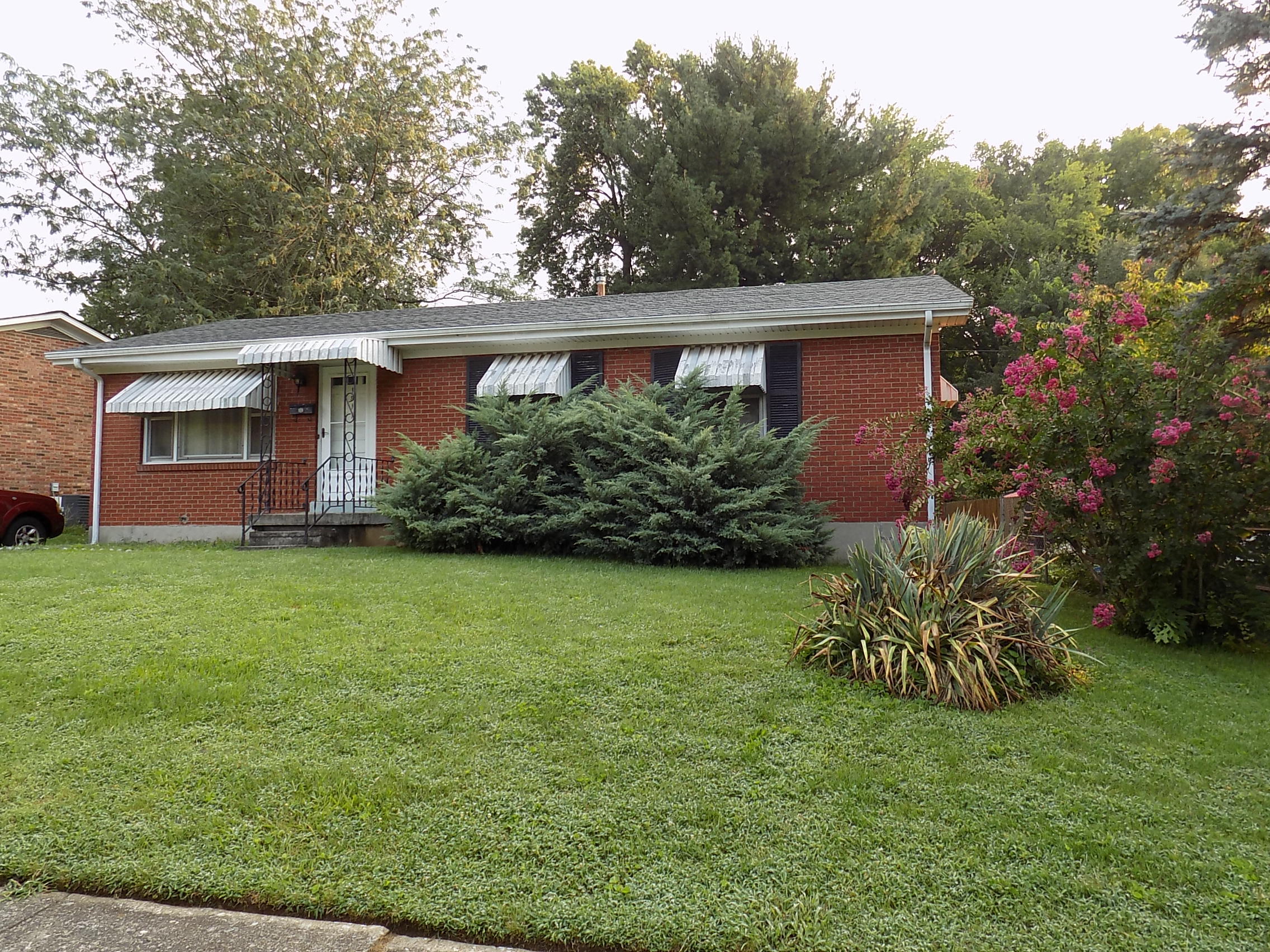 1811 Raleigh Road Lexington, KY 40505 - Photo 3 of 30 DSCN1544