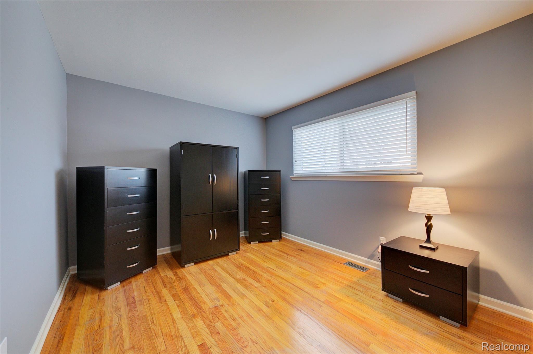 44151 Arlington Road Canton, MI 48187 - Photo 4 of 29 4 Bedroom 1.jpg