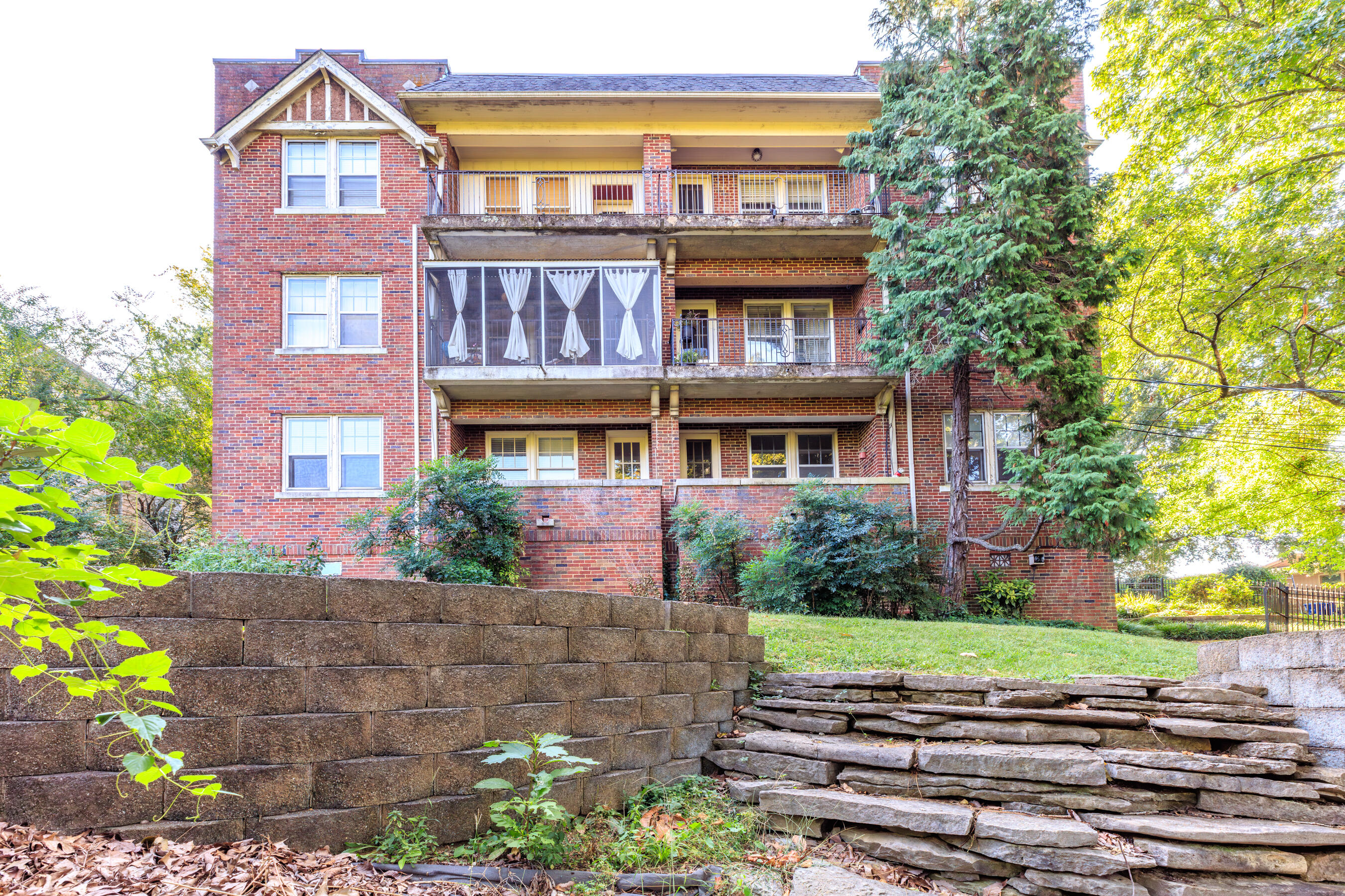 190 North Crest Road, Unit 3 Chattanooga, TN 37404 - Photo 1 of 17 190 N Crest HD-14