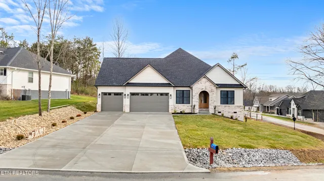 $750,000 | 178 Elokwa Way, Loudon, TN 37774