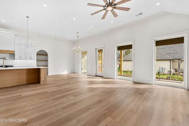 $750,000 | 178 Elokwa Way, Loudon, TN 37774