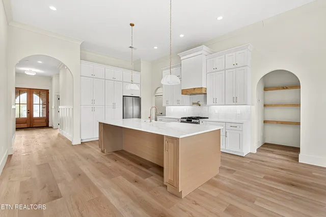 $750,000 | 178 Elokwa Way, Loudon, TN 37774