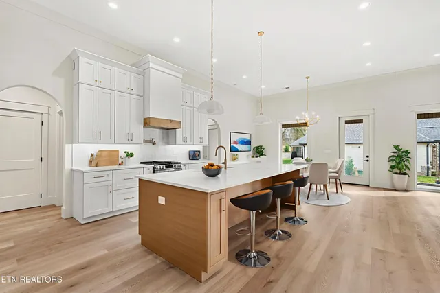 $750,000 | 178 Elokwa Way, Loudon, TN 37774