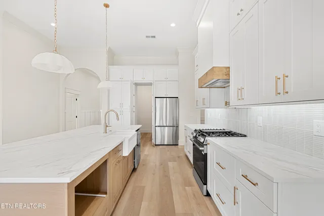 $750,000 | 178 Elokwa Way, Loudon, TN 37774