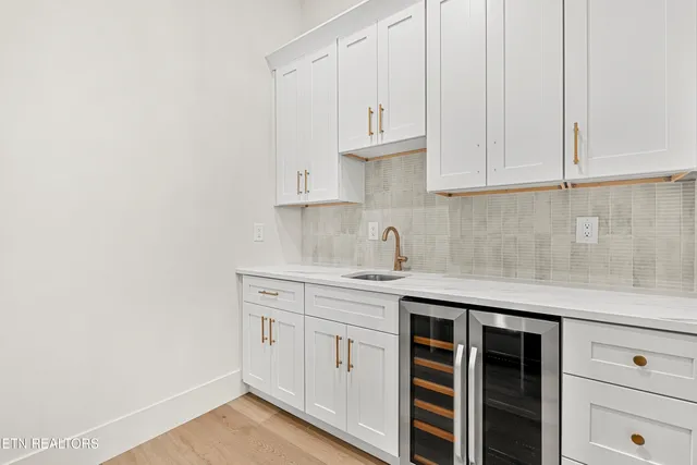 $750,000 | 178 Elokwa Way, Loudon, TN 37774