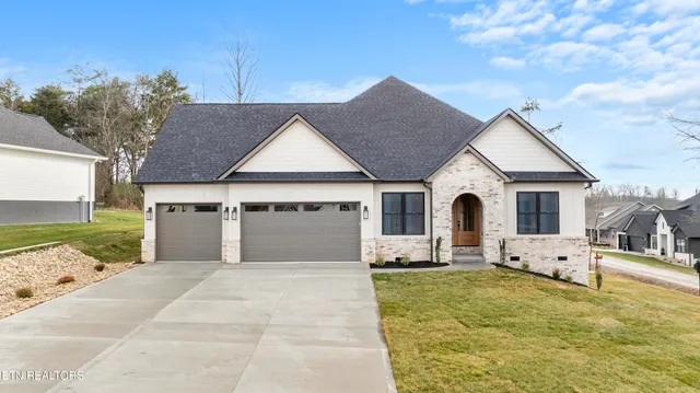 $750,000 | 178 Elokwa Way, Loudon, TN 37774