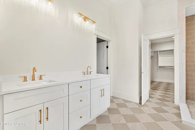 $750,000 | 178 Elokwa Way, Loudon, TN 37774