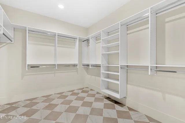 $750,000 | 178 Elokwa Way, Loudon, TN 37774