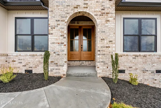 $750,000 | 178 Elokwa Way, Loudon, TN 37774