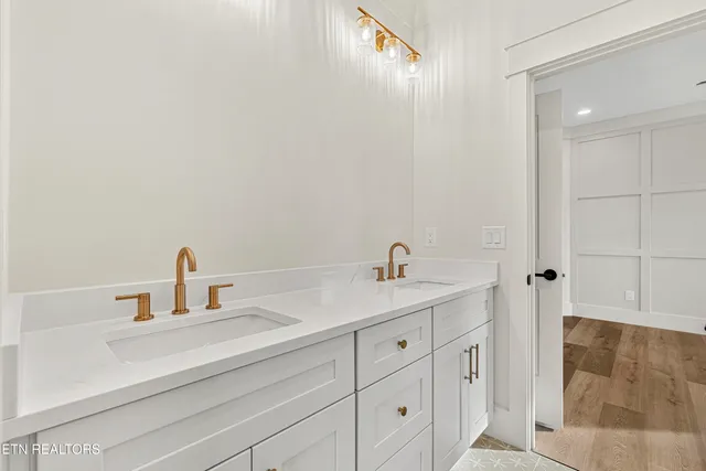 $750,000 | 178 Elokwa Way, Loudon, TN 37774