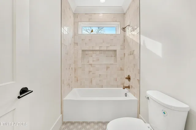 $750,000 | 178 Elokwa Way, Loudon, TN 37774