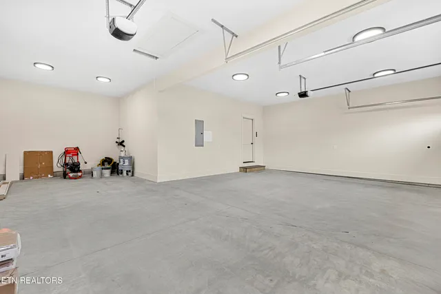 $750,000 | 178 Elokwa Way, Loudon, TN 37774