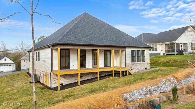 $750,000 | 178 Elokwa Way, Loudon, TN 37774