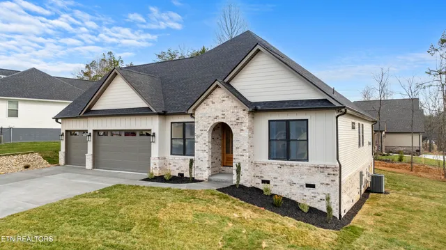 $750,000 | 178 Elokwa Way, Loudon, TN 37774