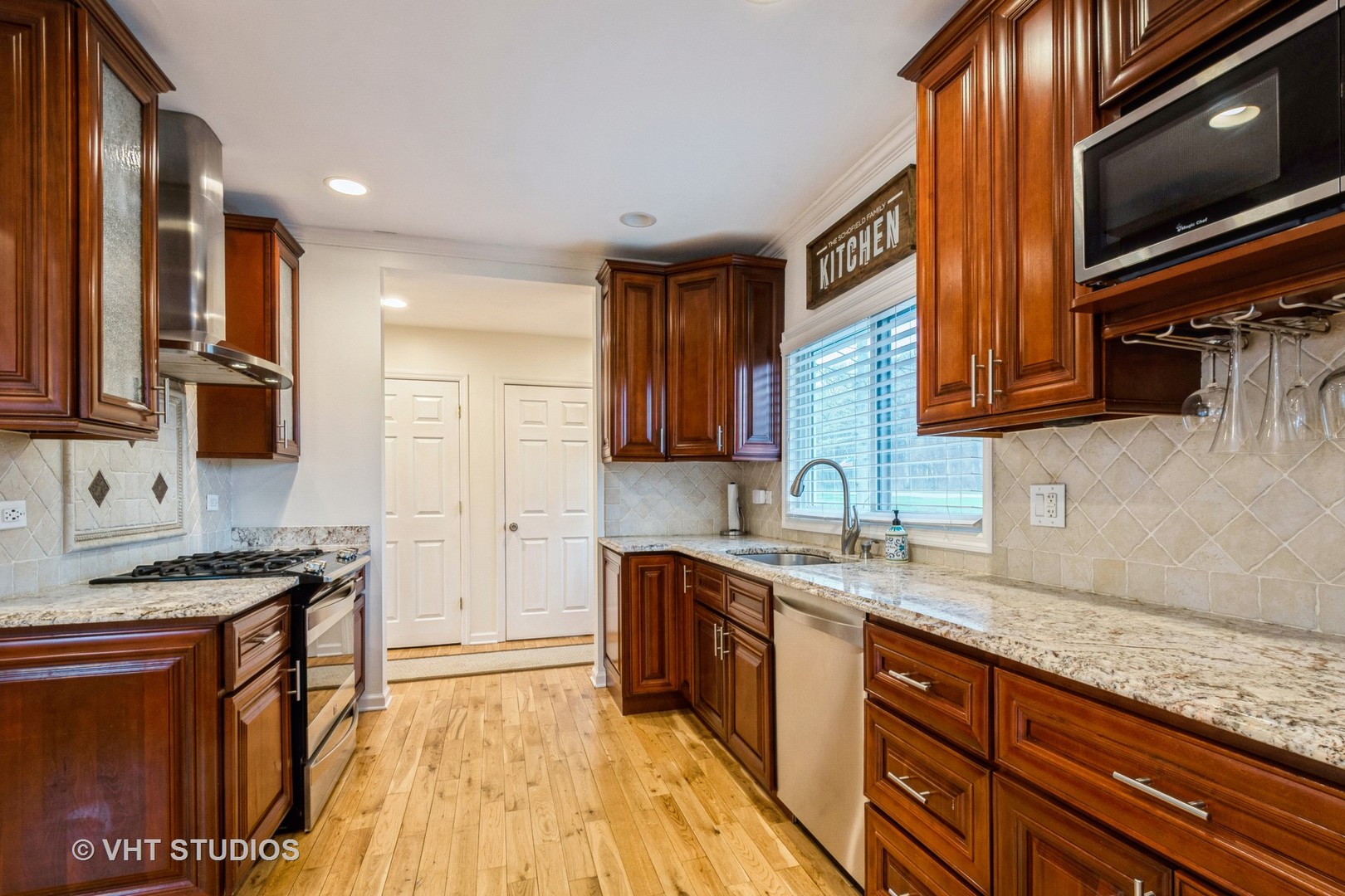 16015 Buckley Road Libertyville, IL 60048 - Photo 8 of 29