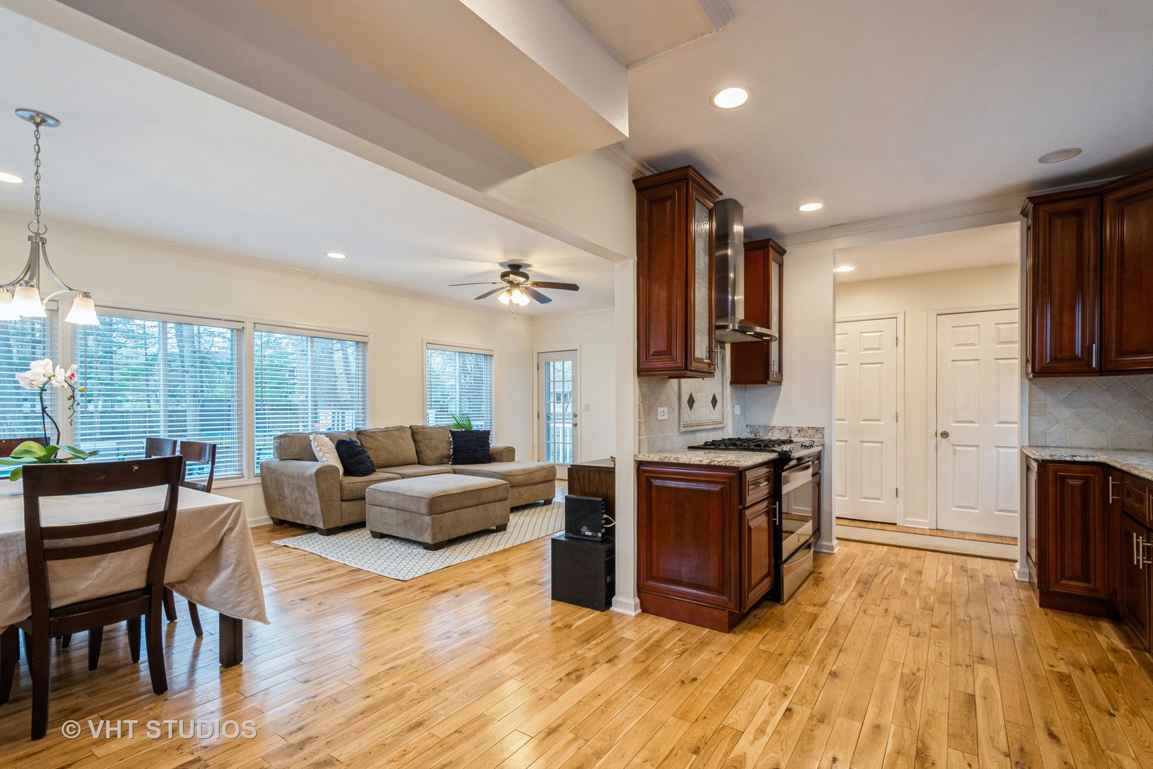 16015 Buckley Road Libertyville, IL 60048 - Photo 10 of 29