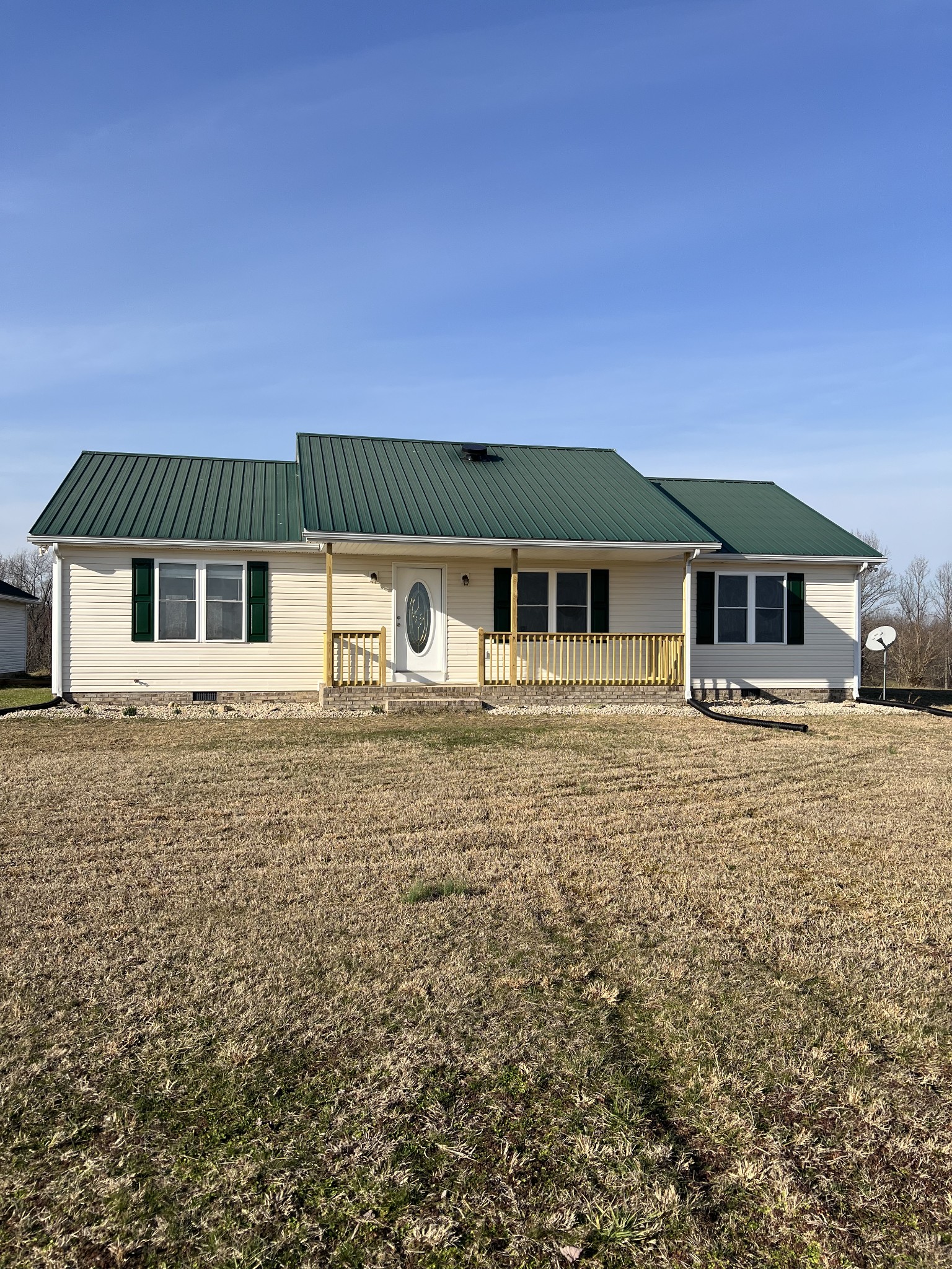 1109 W Road Red Boiling Springs, TN 37150 - Photo 1 of 14 front view of a house with a porch