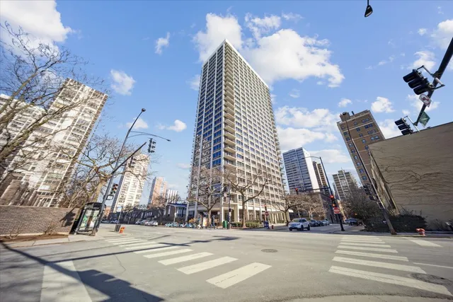 $2,600 | 88 West Schiller Street, Unit 2107L, Chicago, IL 60610
