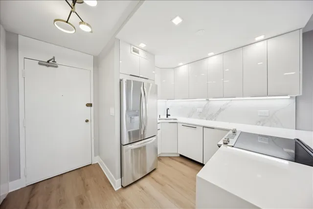 $2,600 | 88 West Schiller Street, Unit 2107L, Chicago, IL 60610