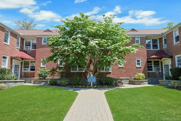 $349,000 | 15 Bryant Crescent, Unit 2G, White Plains, NY 10605