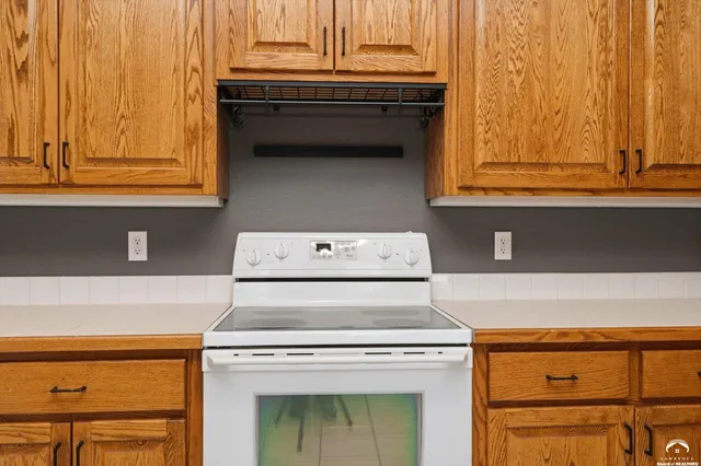 $350,000 | 214 Hillside Drive, Baldwin City, KS 66006