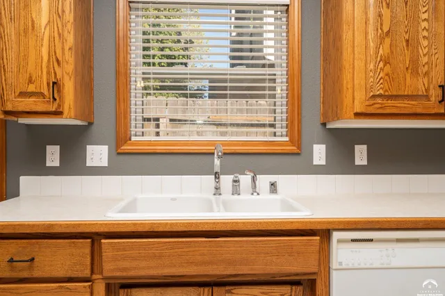 $350,000 | 214 Hillside Drive, Baldwin City, KS 66006