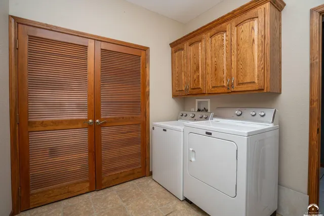 $350,000 | 214 Hillside Drive, Baldwin City, KS 66006