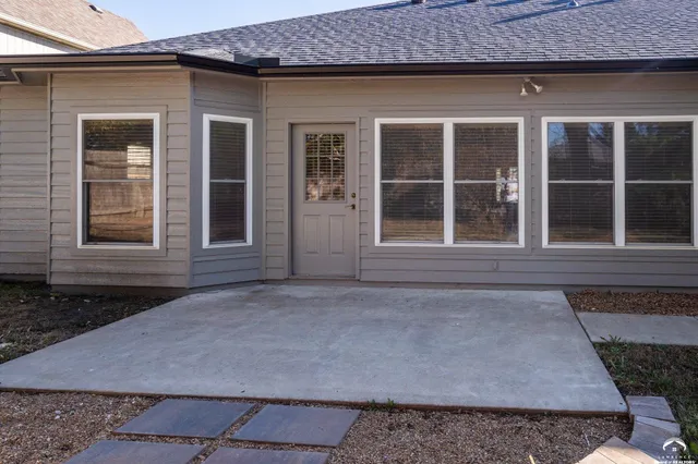 $350,000 | 214 Hillside Drive, Baldwin City, KS 66006