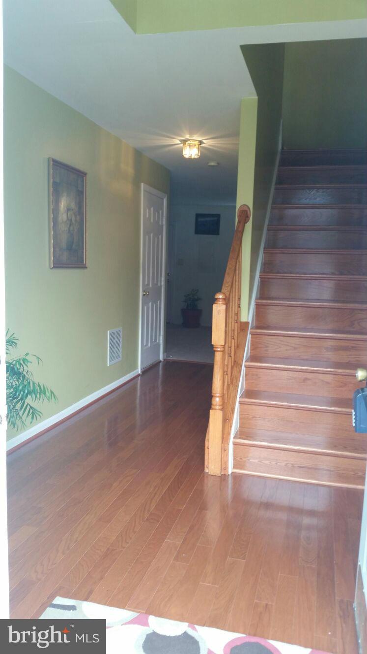 14854 Bolton Road Centreville, VA 20121 - Photo 3 of 22 Foyer