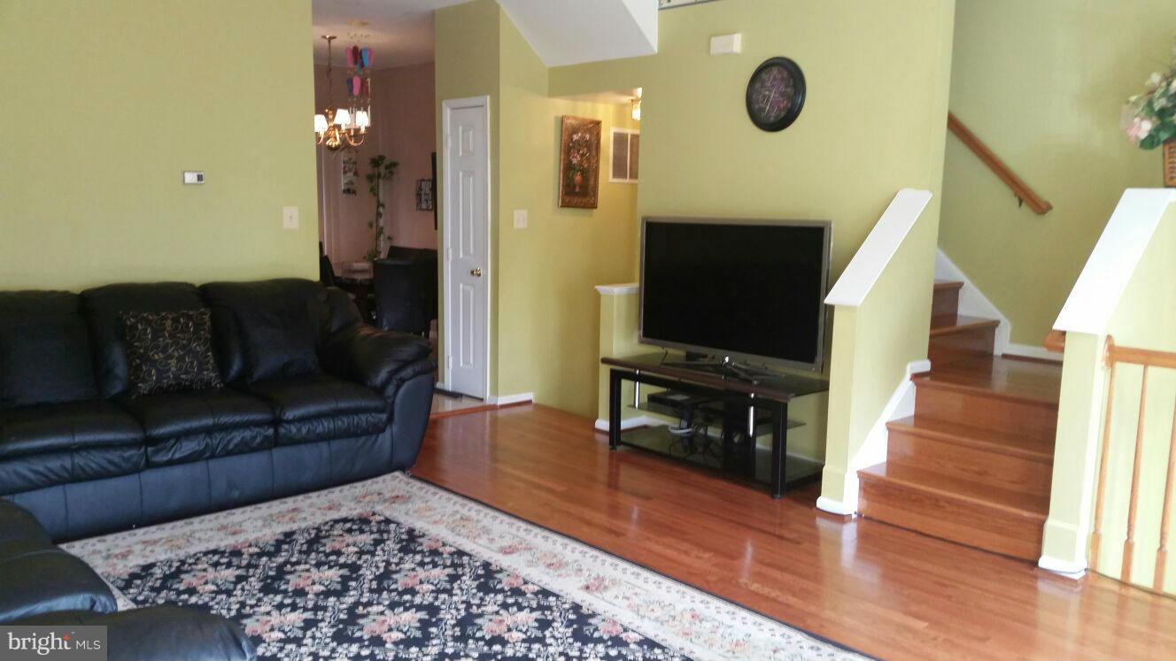 14854 Bolton Road Centreville, VA 20121 - Photo 9 of 22 Living Room