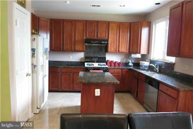 14854 Bolton Road Centreville, VA 20121 - Photo 10 of 22 Kitchen