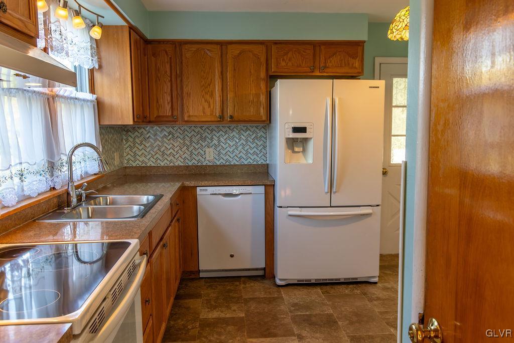 574 Bangor Road Easton, PA 18040 - Photo 7 of 39 a kitchen with a refrigerator sink and stove
