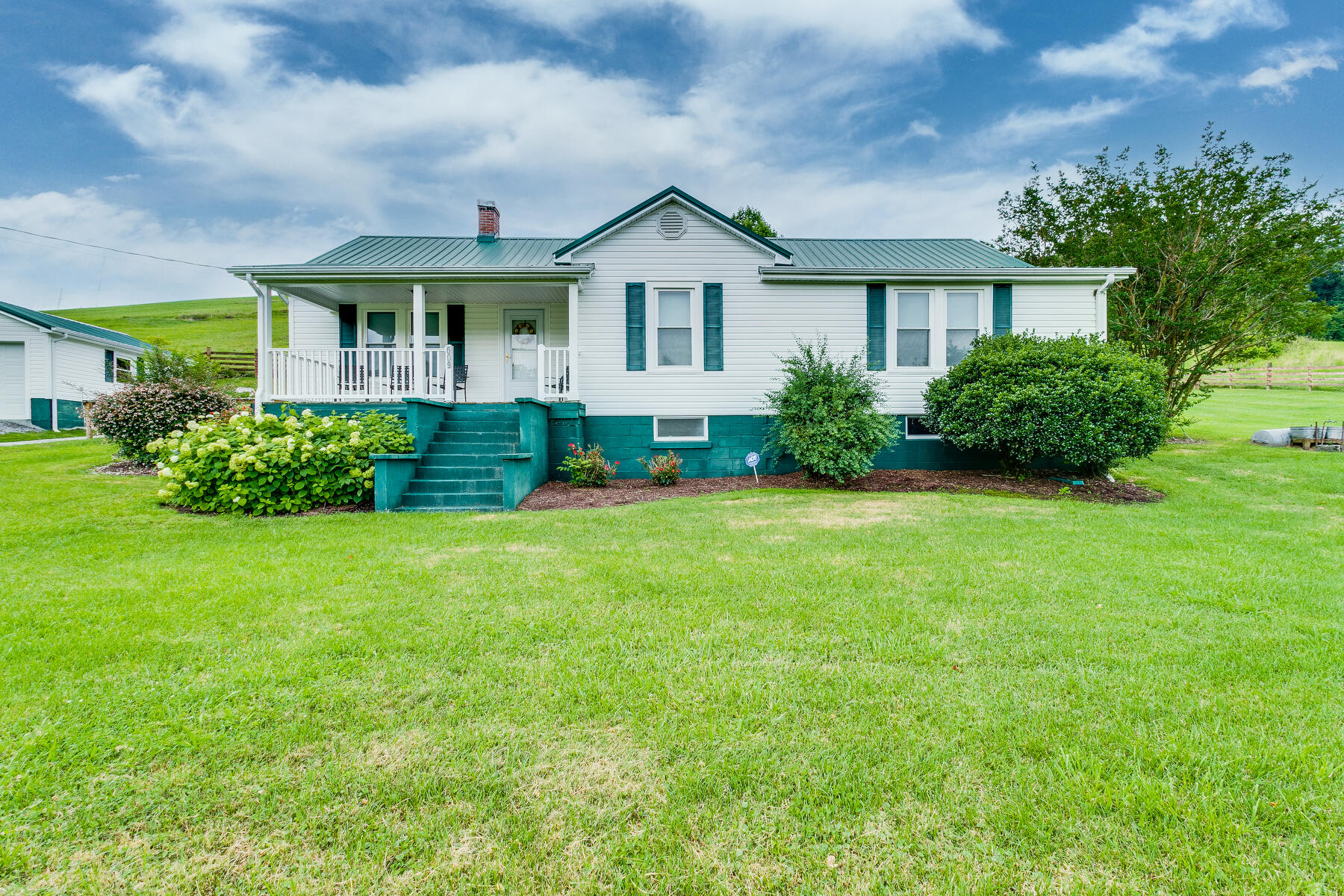 609 Dunlap Road Kingsport, TN 37663 - Photo 1 of 37 001