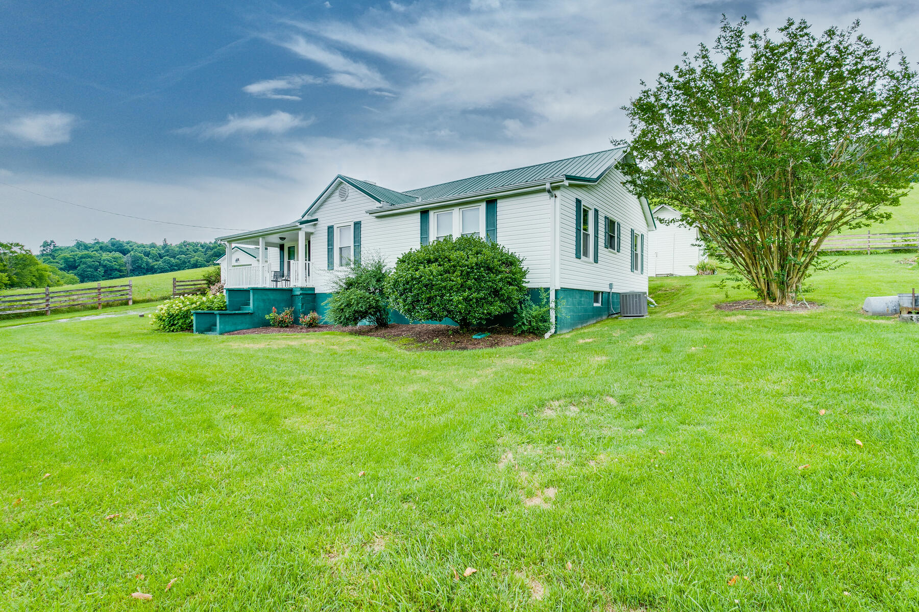 609 Dunlap Road Kingsport, TN 37663 - Photo 2 of 37 002
