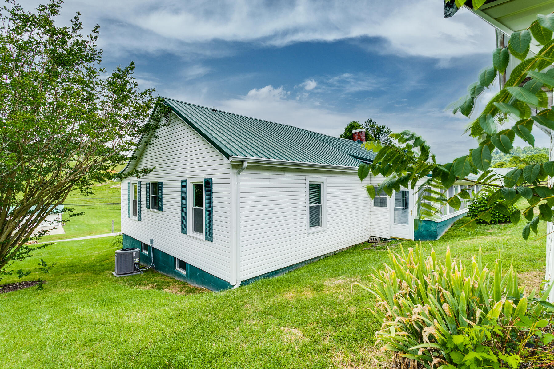 609 Dunlap Road Kingsport, TN 37663 - Photo 34 of 37 034