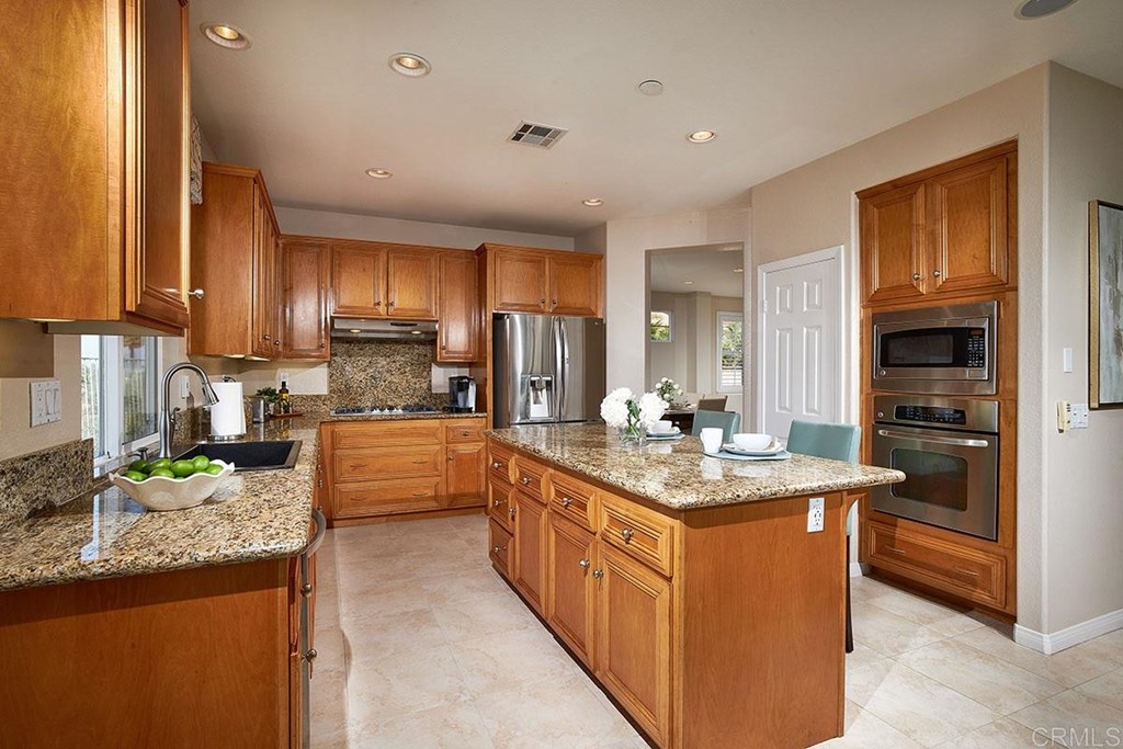 1226 Mariposa Road Carlsbad, CA 92011 - Photo 9 of 33