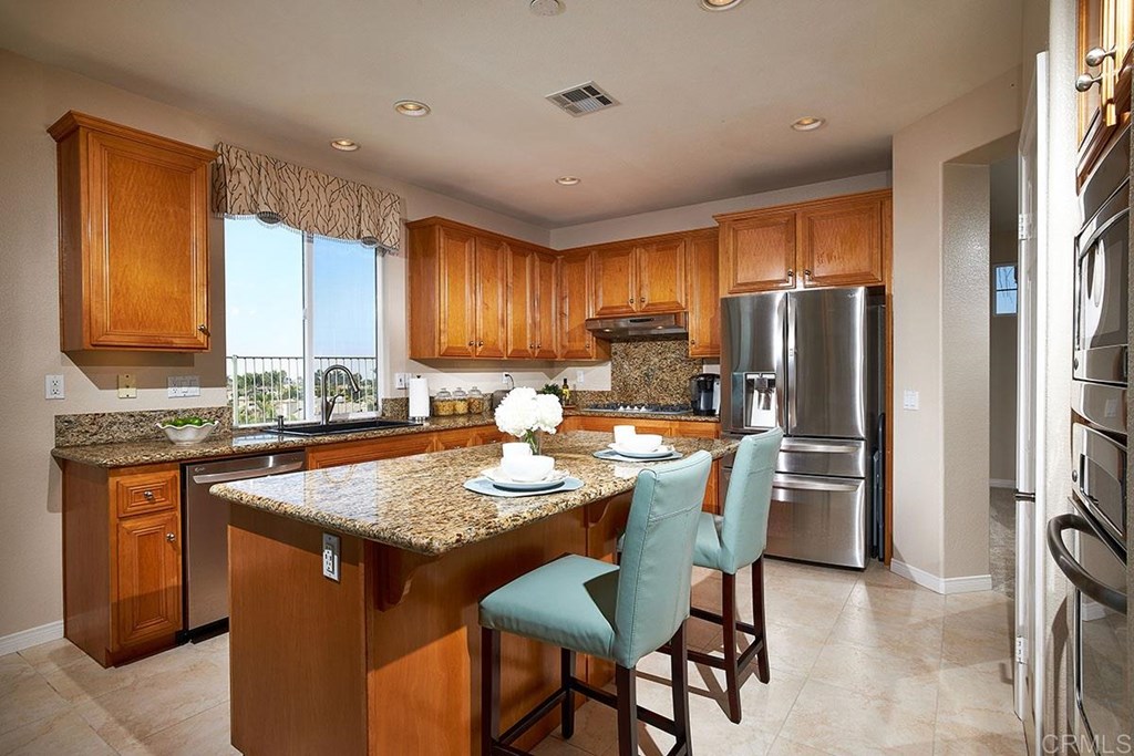 1226 Mariposa Road Carlsbad, CA 92011 - Photo 10 of 33