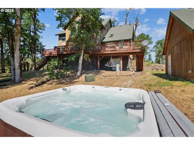 a view of a house with a tub