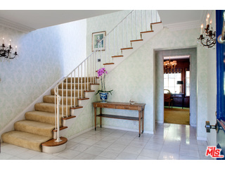 369 Homewood Road Los Angeles, CA 90049 - Photo 2 of 10