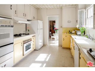 369 Homewood Road Los Angeles, CA 90049 - Photo 6 of 10