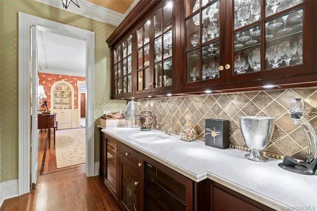 $5,700,000 | 6 La Colline Drive, Mill Neck, NY 11765