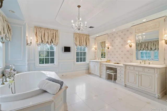 $5,700,000 | 6 La Colline Drive, Mill Neck, NY 11765