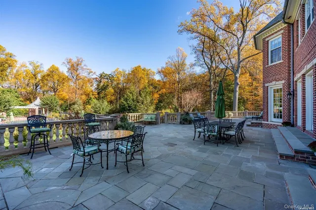 $5,700,000 | 6 La Colline Drive, Mill Neck, NY 11765