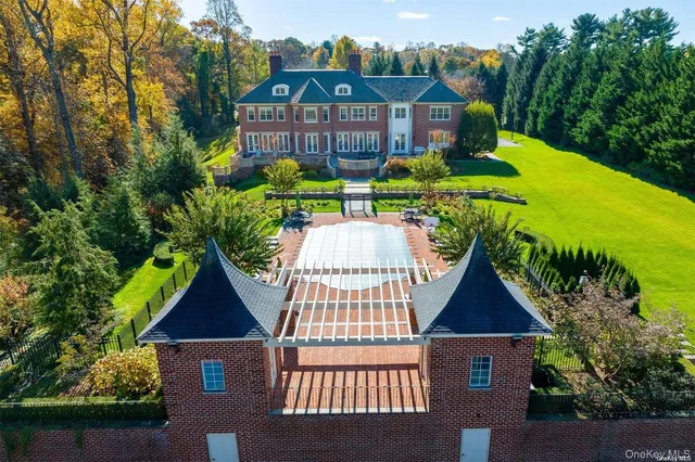 $5,700,000 | 6 La Colline Drive, Mill Neck, NY 11765