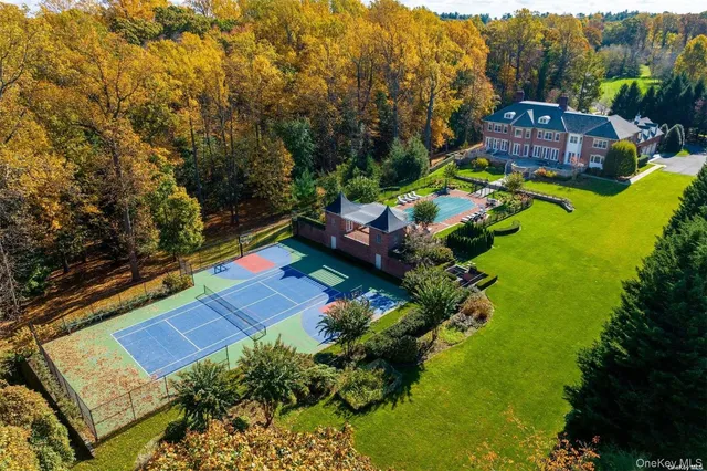 $5,700,000 | 6 La Colline Drive, Mill Neck, NY 11765