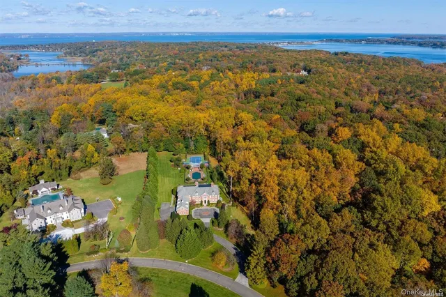 $5,700,000 | 6 La Colline Drive, Mill Neck, NY 11765