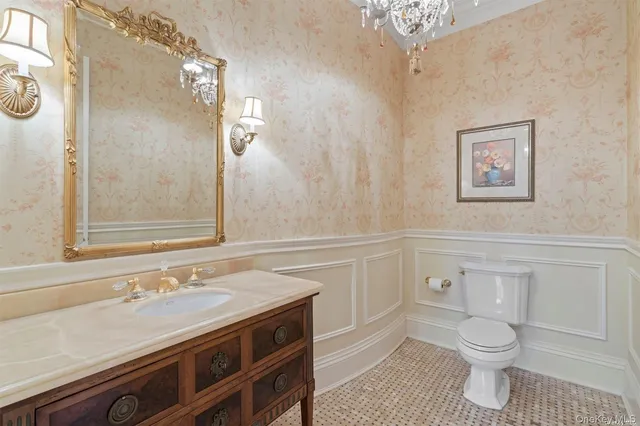 $5,700,000 | 6 La Colline Drive, Mill Neck, NY 11765